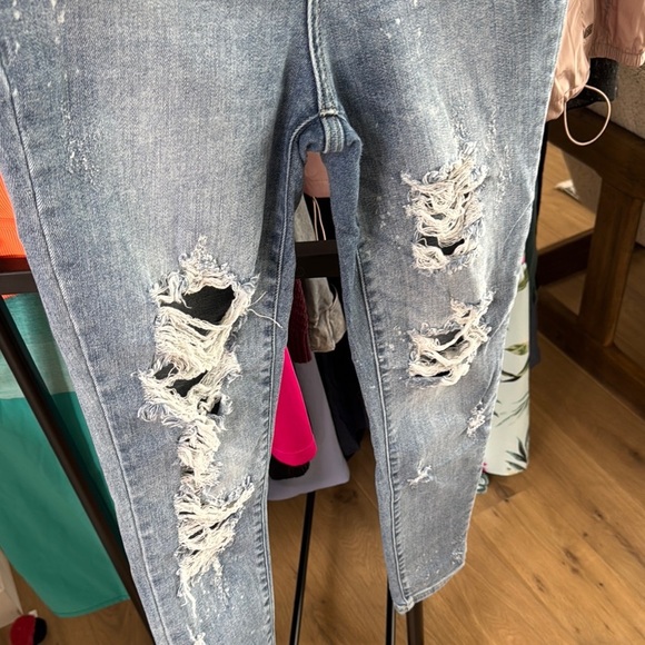 Judy Blue Ankle Cropped Distressed Jeans - Picture 4 of 7